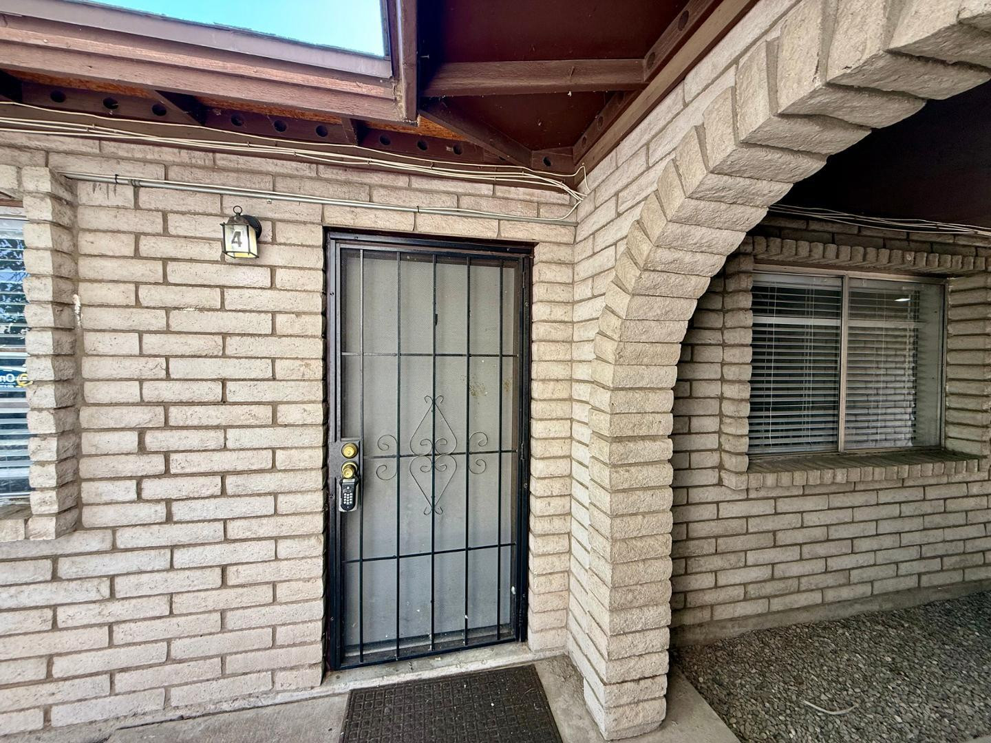 2201 W Belmont Avenue Apt 4