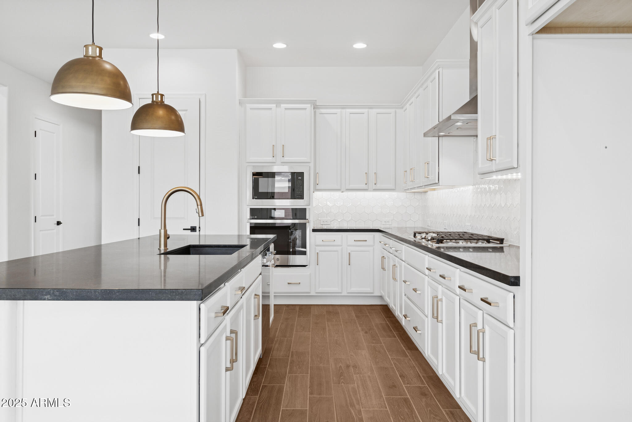 2357 E AMFISSA Drive