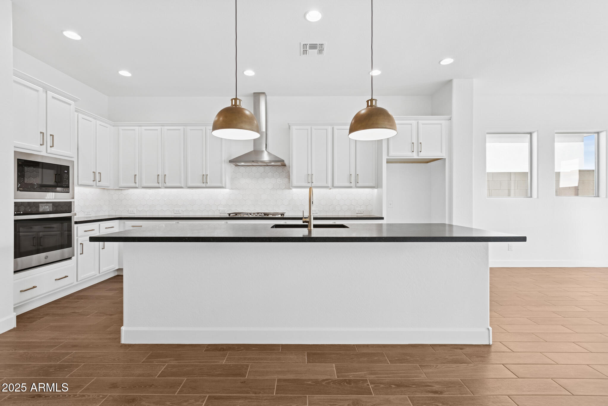 2357 E AMFISSA Drive