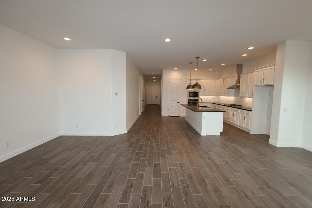 2357 E AMFISSA Drive