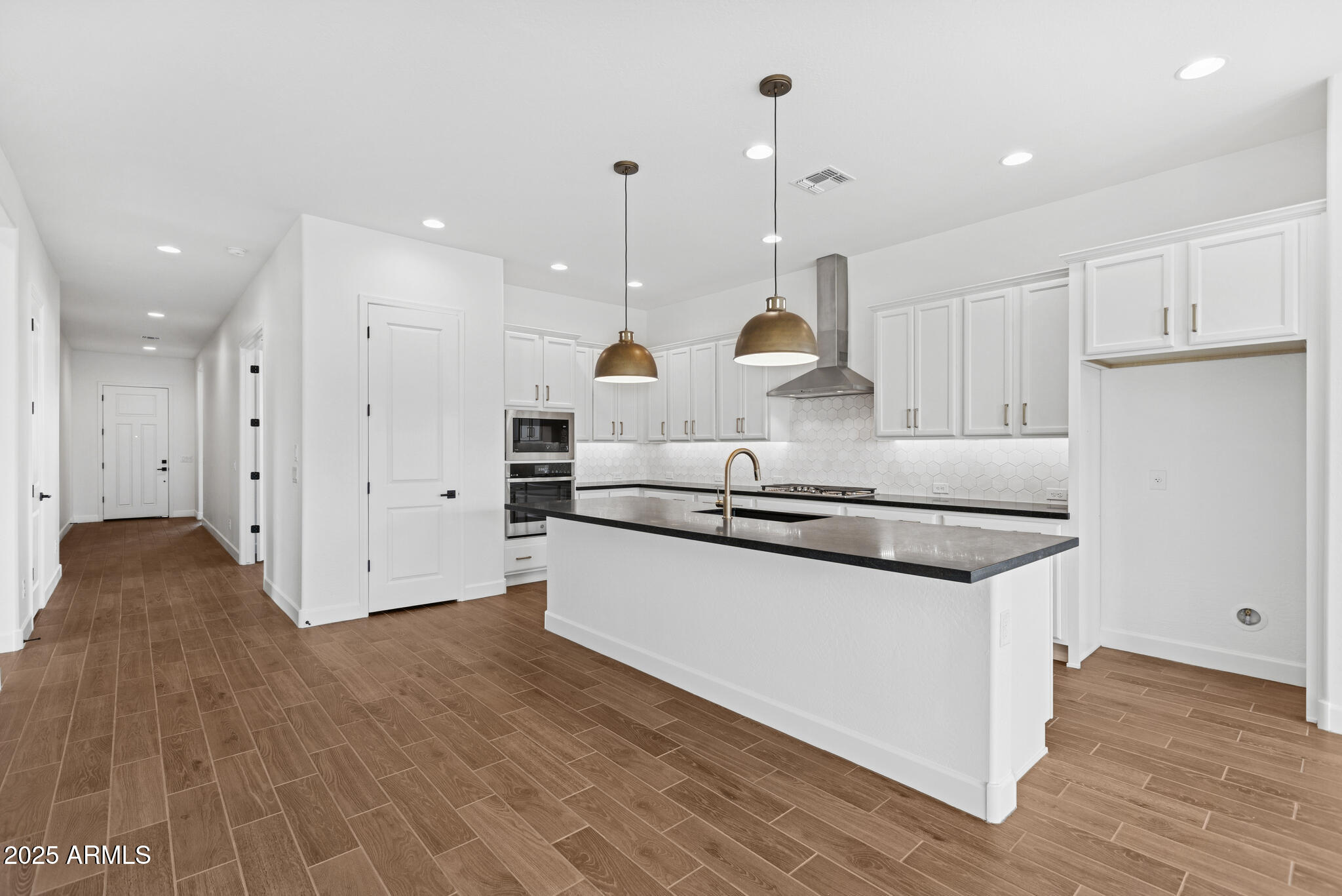 2357 E AMFISSA Drive