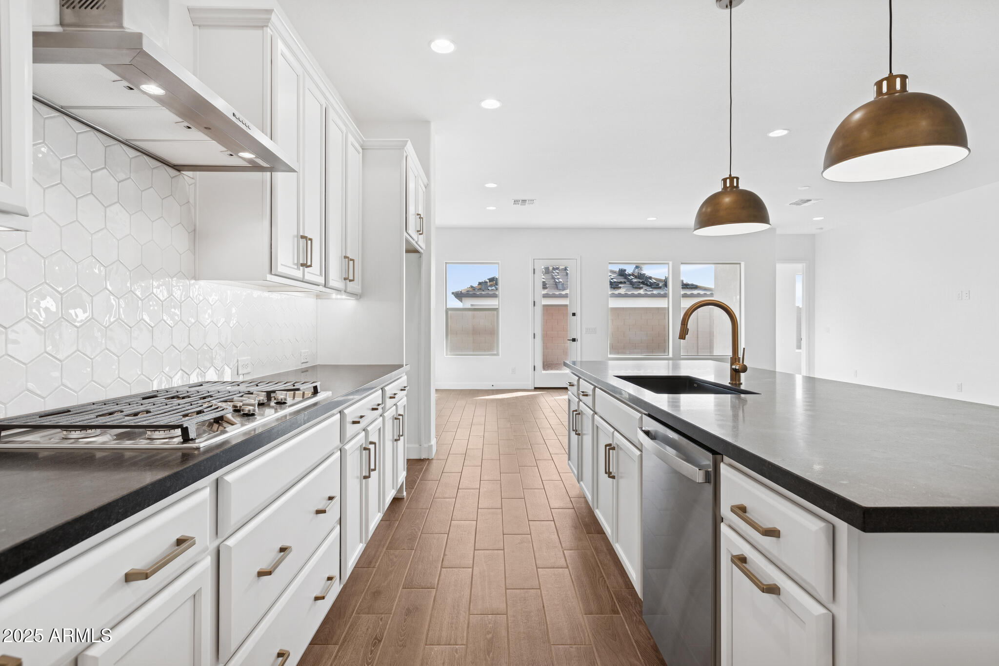 2357 E AMFISSA Drive