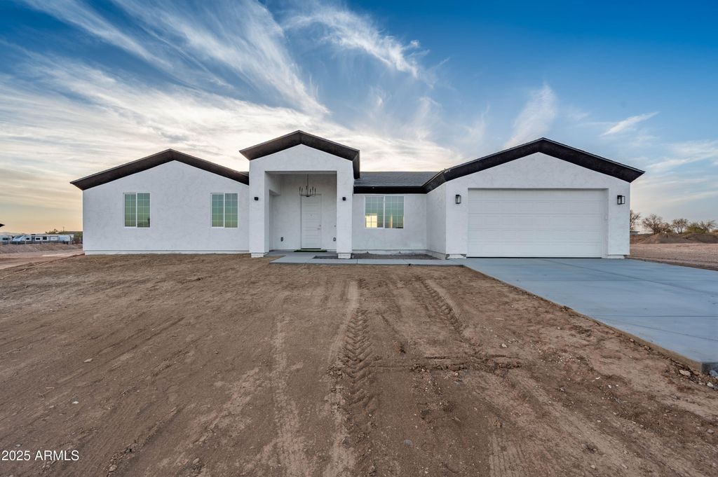 Photo of 2103 S Hasayampa Road, Tonopah, AZ 85354 (MLS # 6966595)