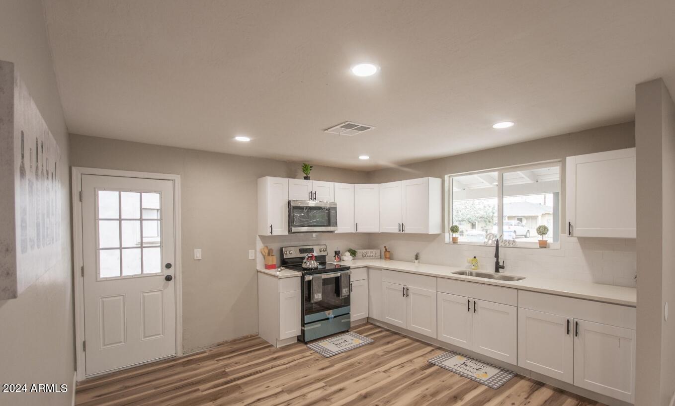 3131 W ELM Street