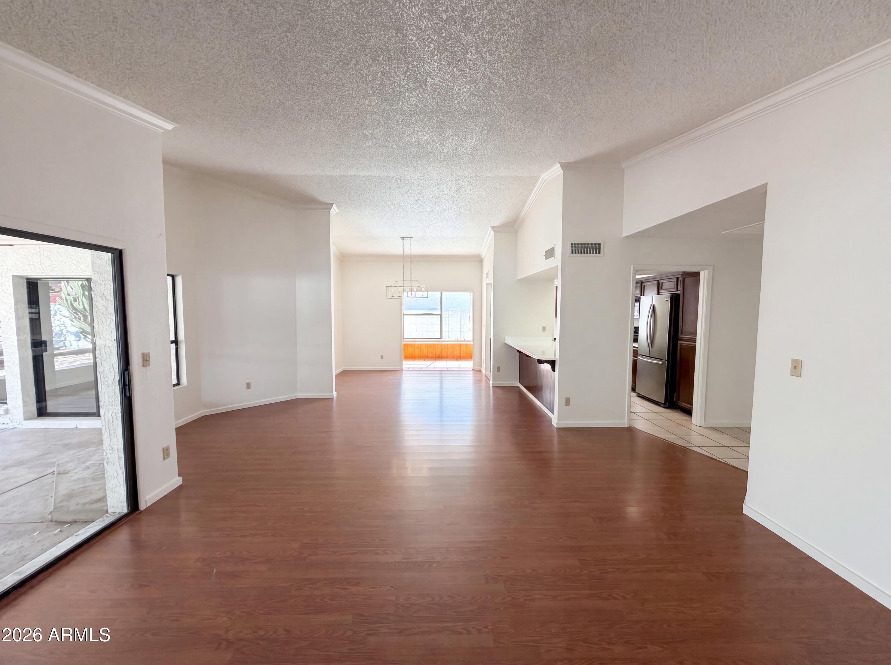 318 W KINGS Avenue