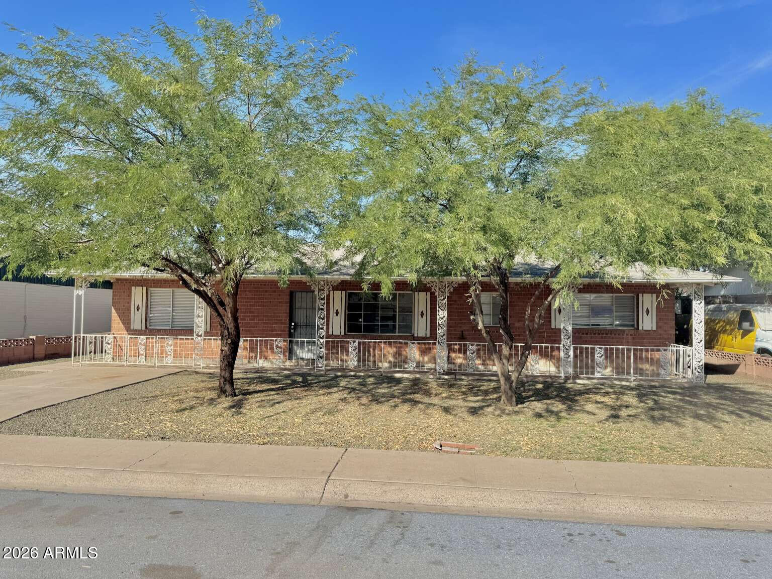 3006 W STELLA Lane