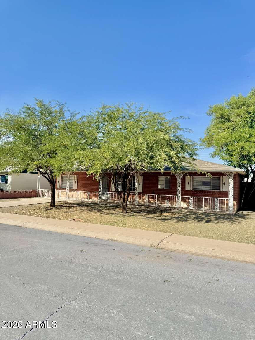 3006 W STELLA Lane