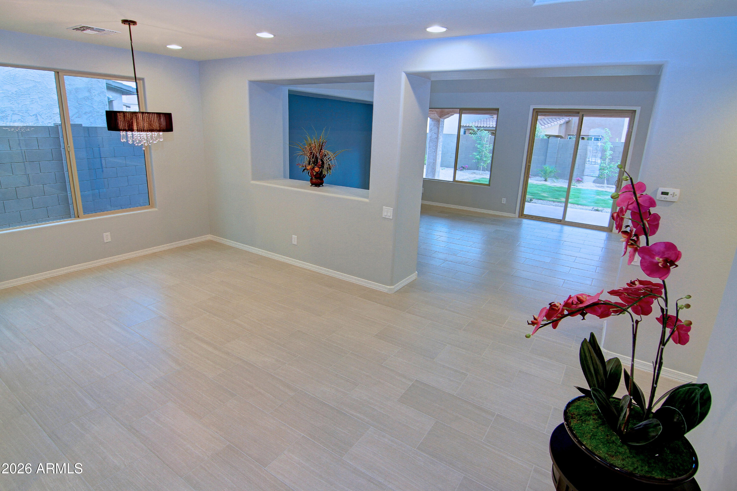 3607 E SALTER Drive