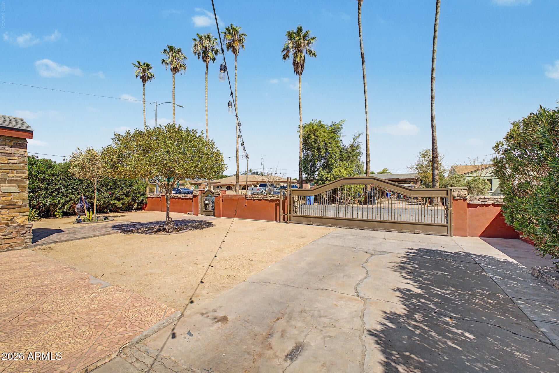 3021 W VILLA Street