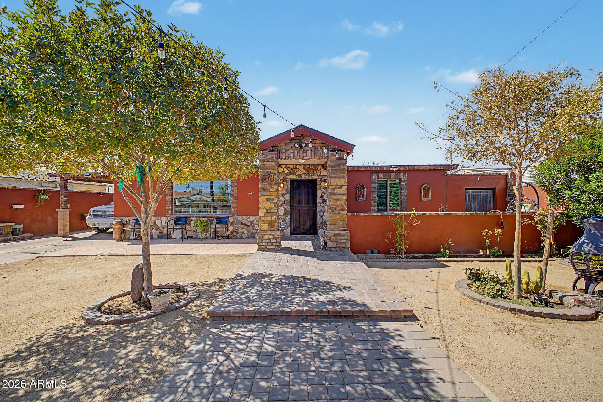 3021 W VILLA Street