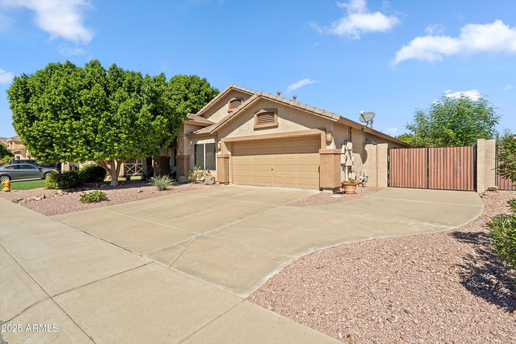 Photo of 7664 W Donald Drive, Peoria, AZ 85383 (MLS # 6926988)