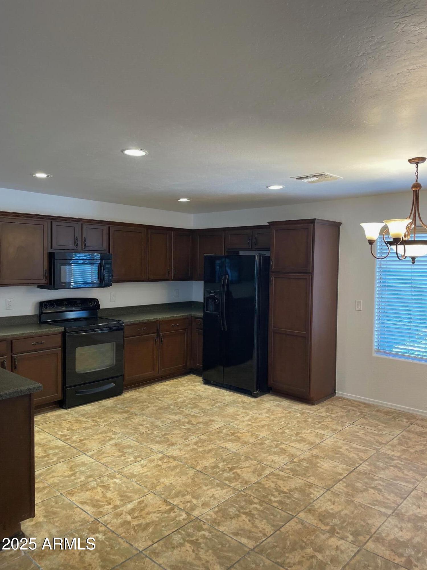 42264 W DESERT FAIRWAYS Drive