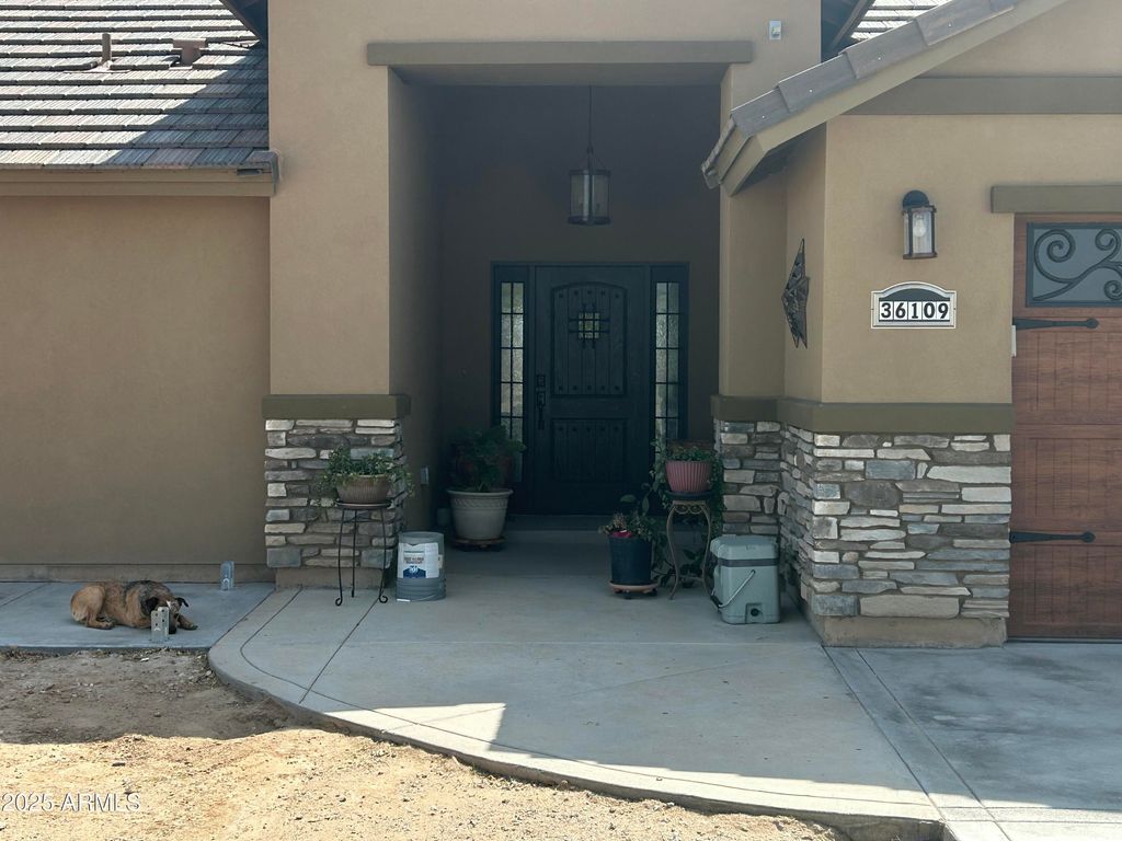 listing image 0