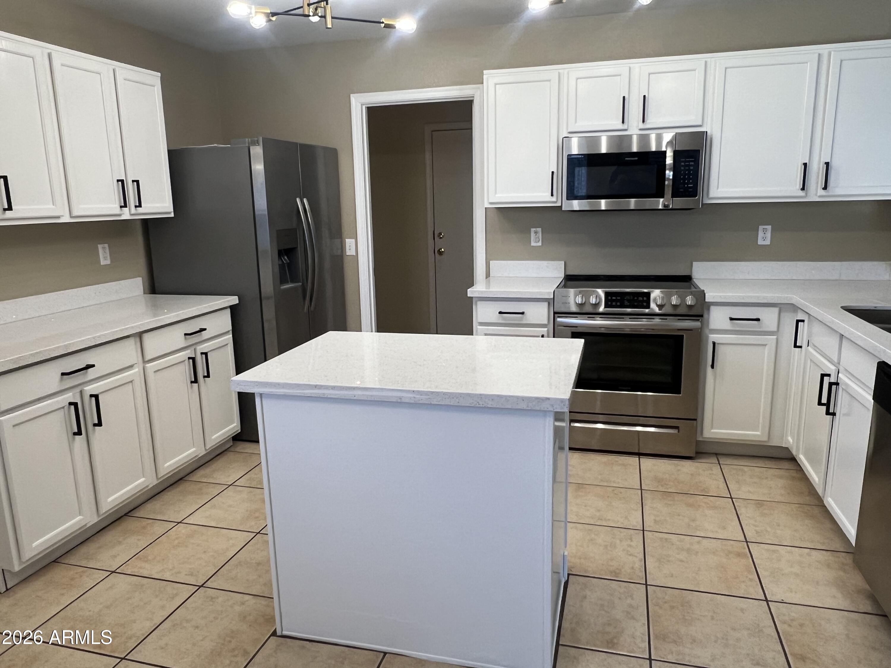 1704 E RENEGADE Trail