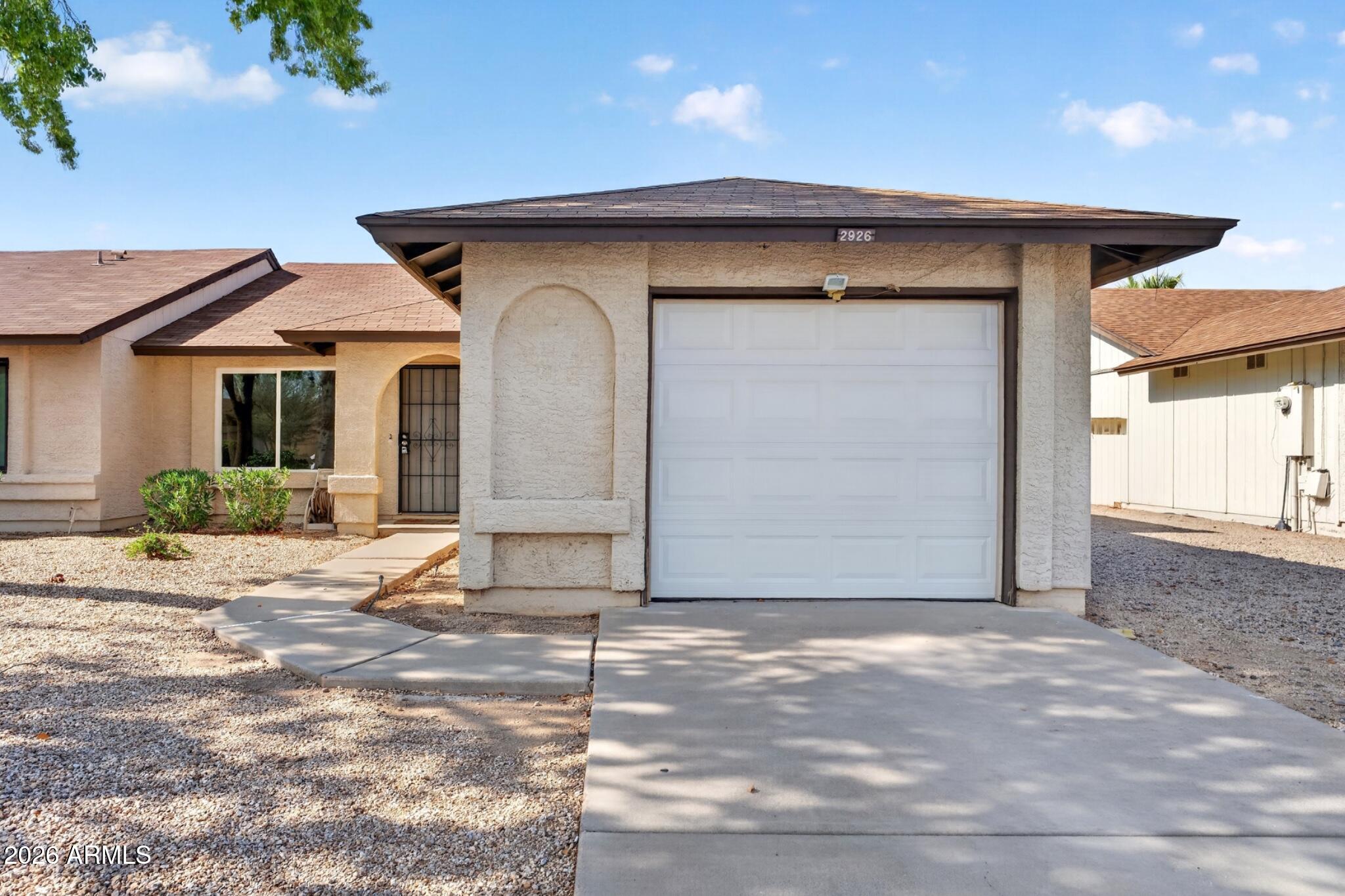 2926 E ISABELLA Avenue