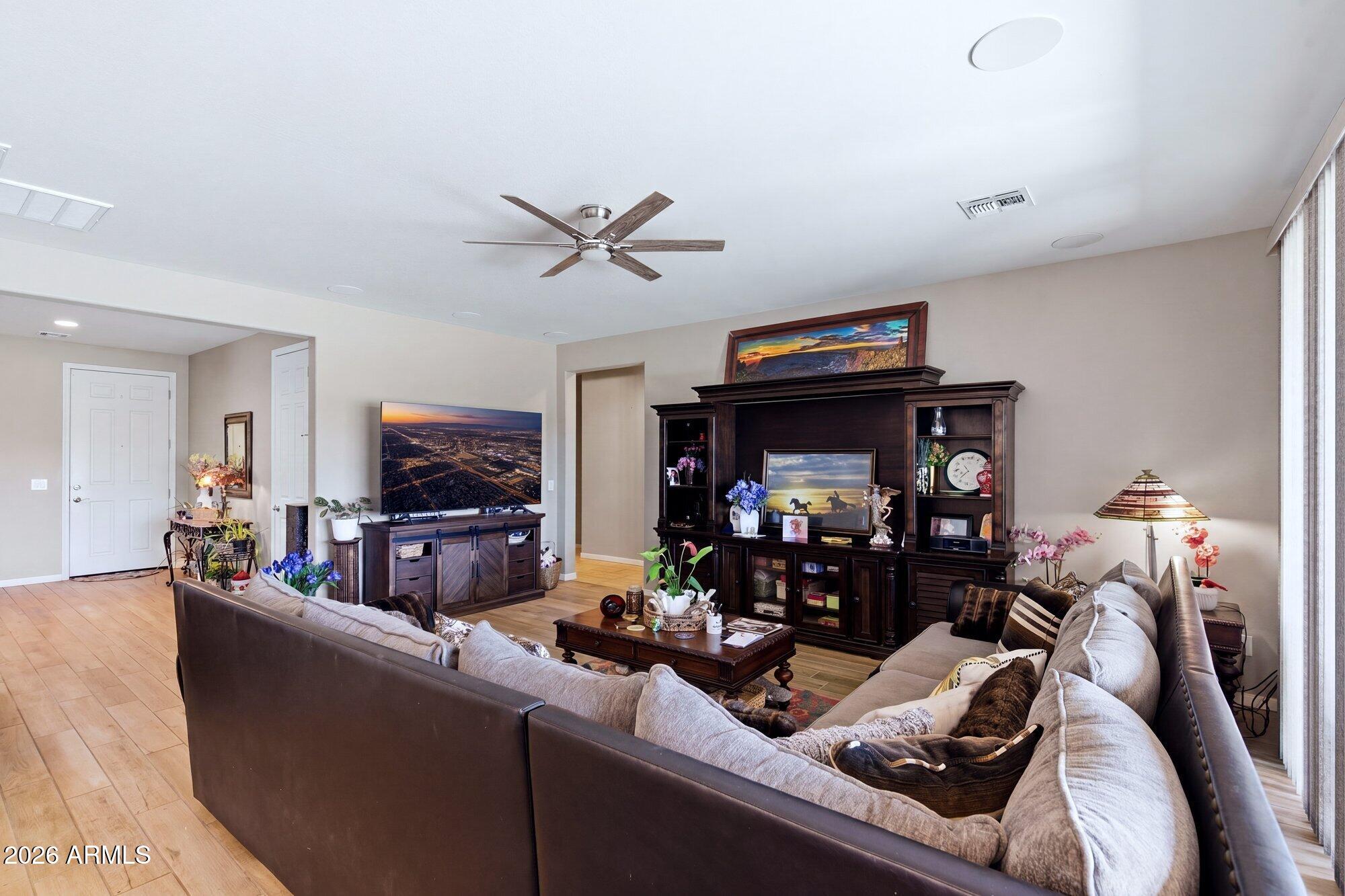 18904 W MERCER Lane