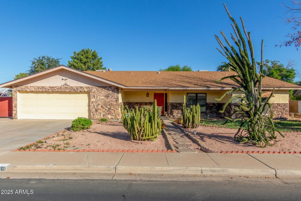 Photo of 1626 E Garnet Avenue, Mesa, AZ 85204 (MLS # 6952547)