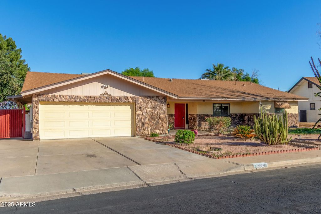 Photo of 1626 E Garnet Avenue, Mesa, AZ 85204 (MLS # 6952547)