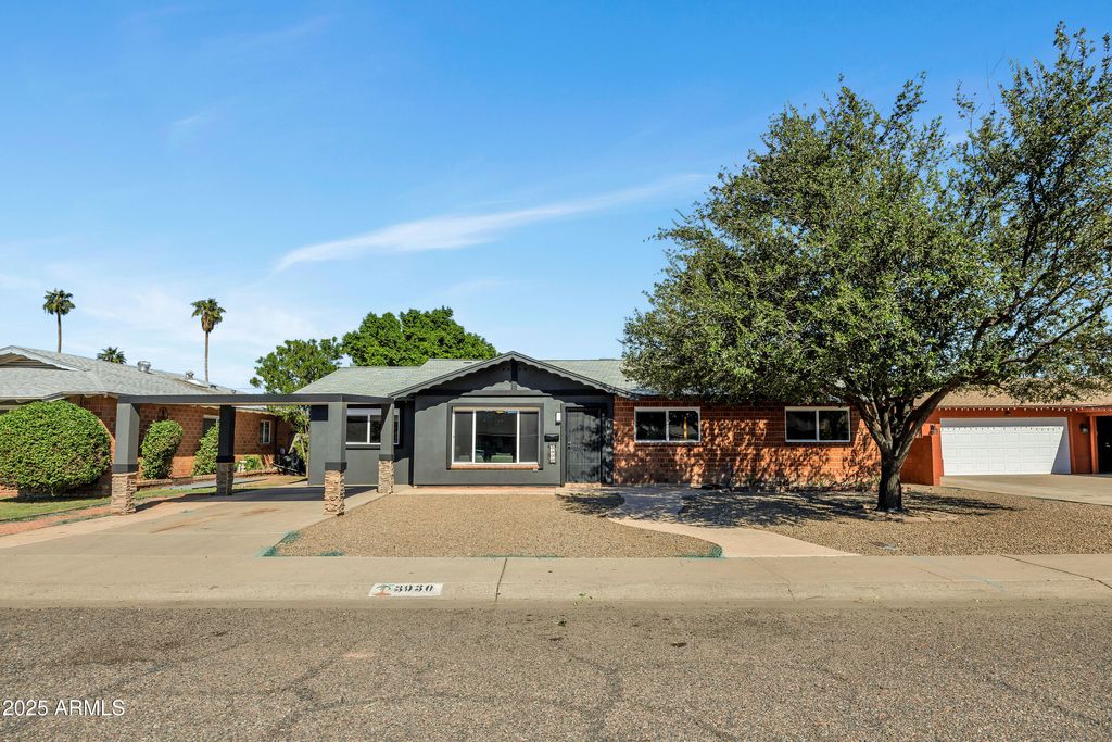 Photo of 3930 W Stella Lane, Phoenix, AZ 85019 (MLS # 6937717)