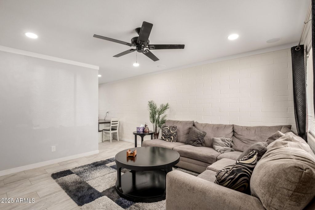 Photo of 433 E Taylor Street, Tempe, AZ 85288 (MLS # 6925891)