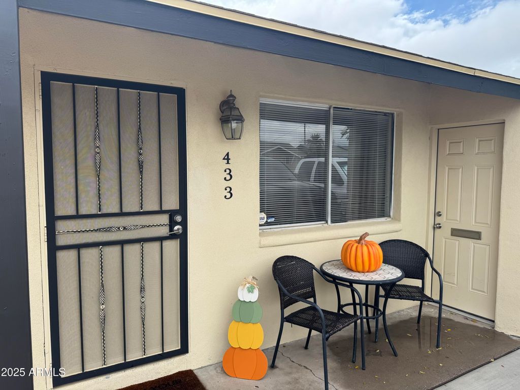 Photo of 433 E Taylor Street, Tempe, AZ 85288 (MLS # 6925891)