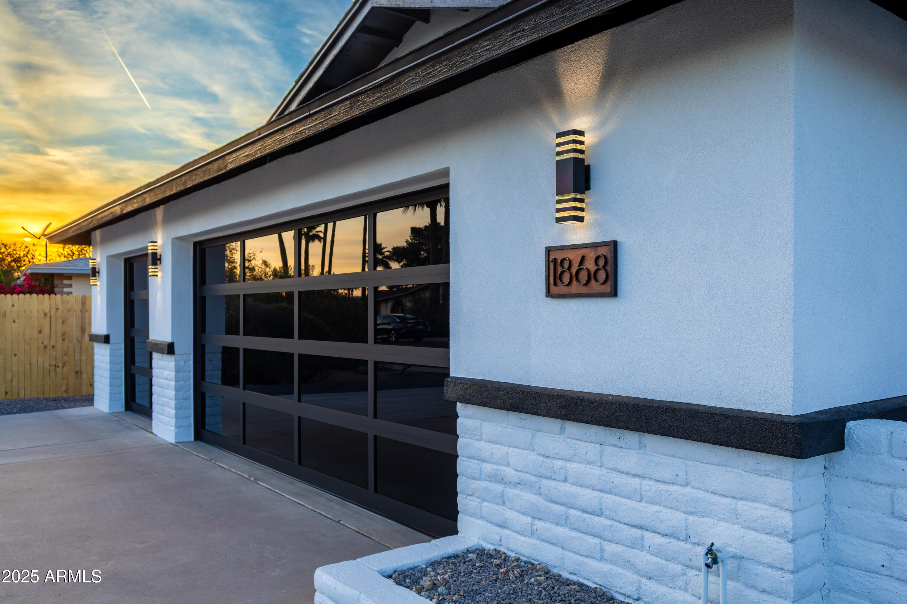 1868 E LA DONNA Drive