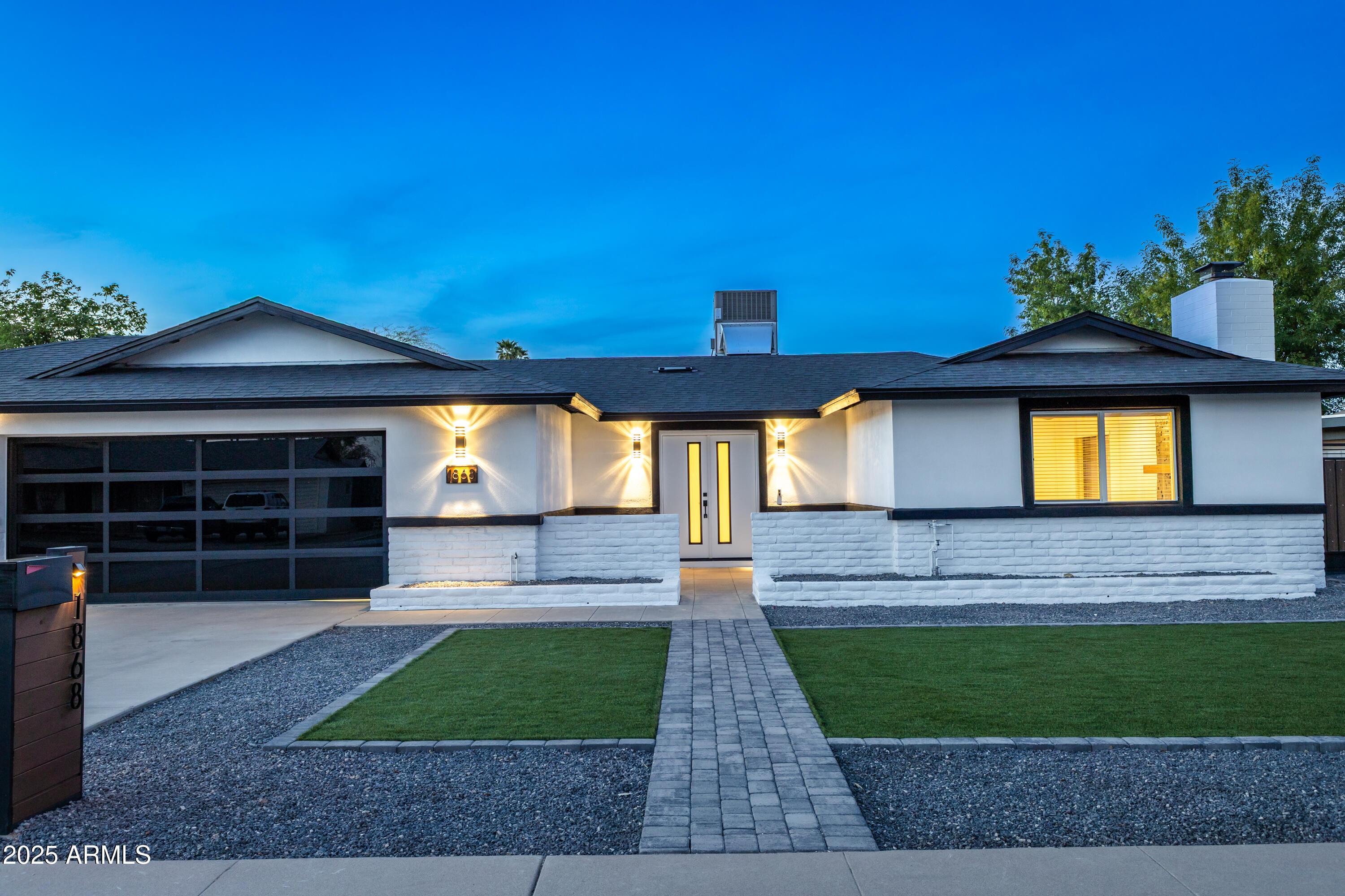 1868 E LA DONNA Drive