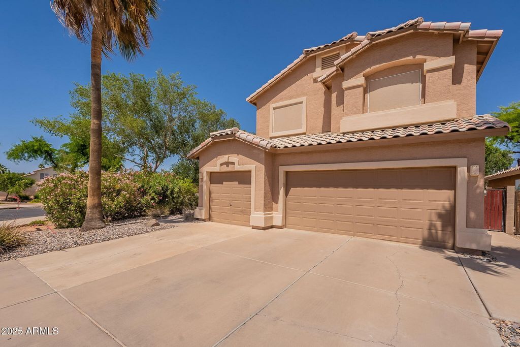 Photo of 1125 S Larkspur Street, Gilbert, AZ 85296 (MLS # 6920733)