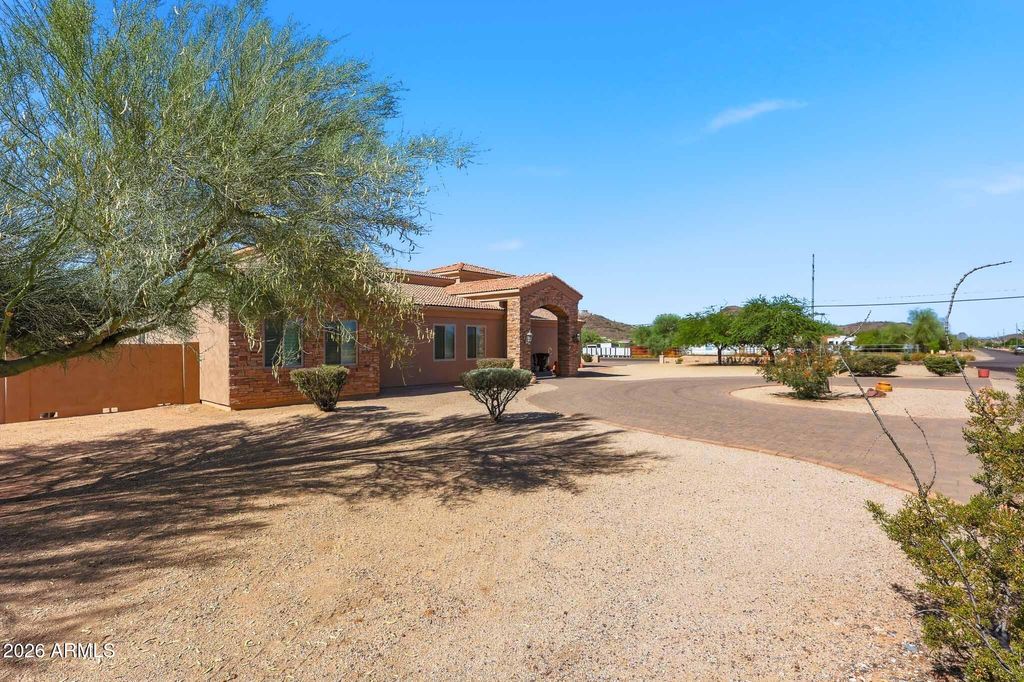 Photo of 2649 W Irvine Road, Phoenix, AZ 85086 (MLS # 7031854)