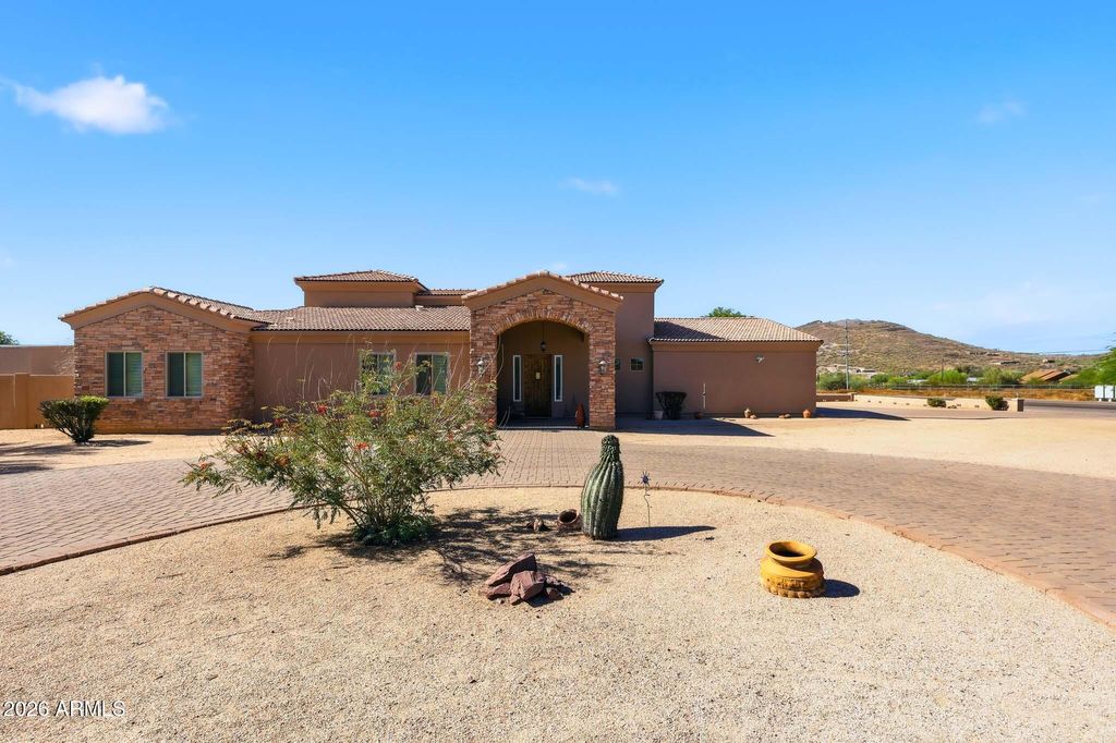 Photo of 2649 W Irvine Road, Phoenix, AZ 85086 (MLS # 7031854)