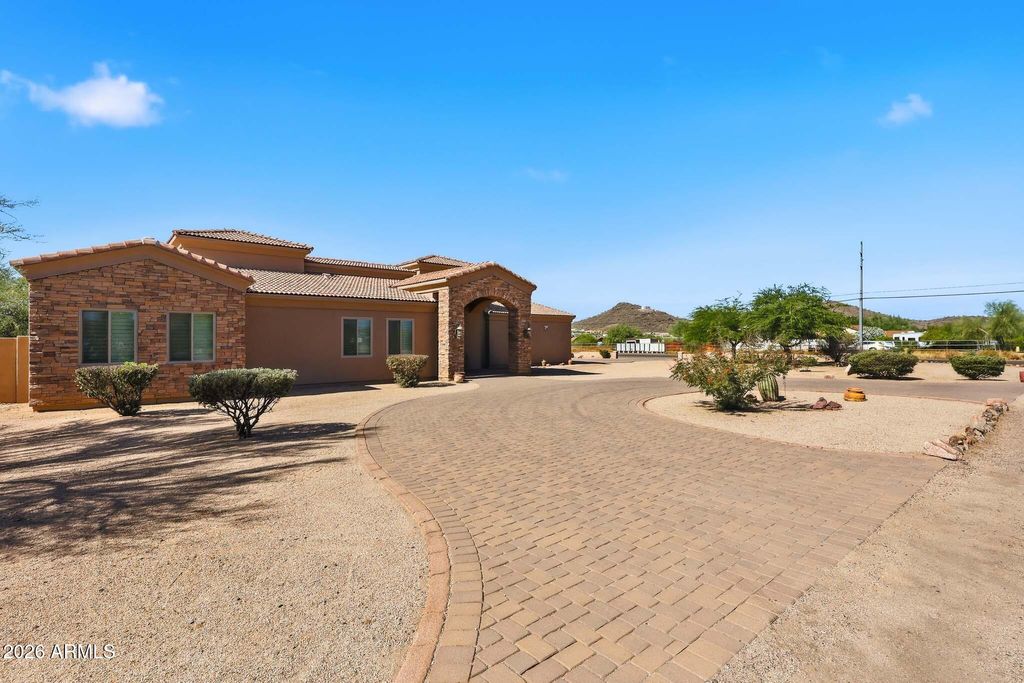 Photo of 2649 W Irvine Road, Phoenix, AZ 85086 (MLS # 7031854)