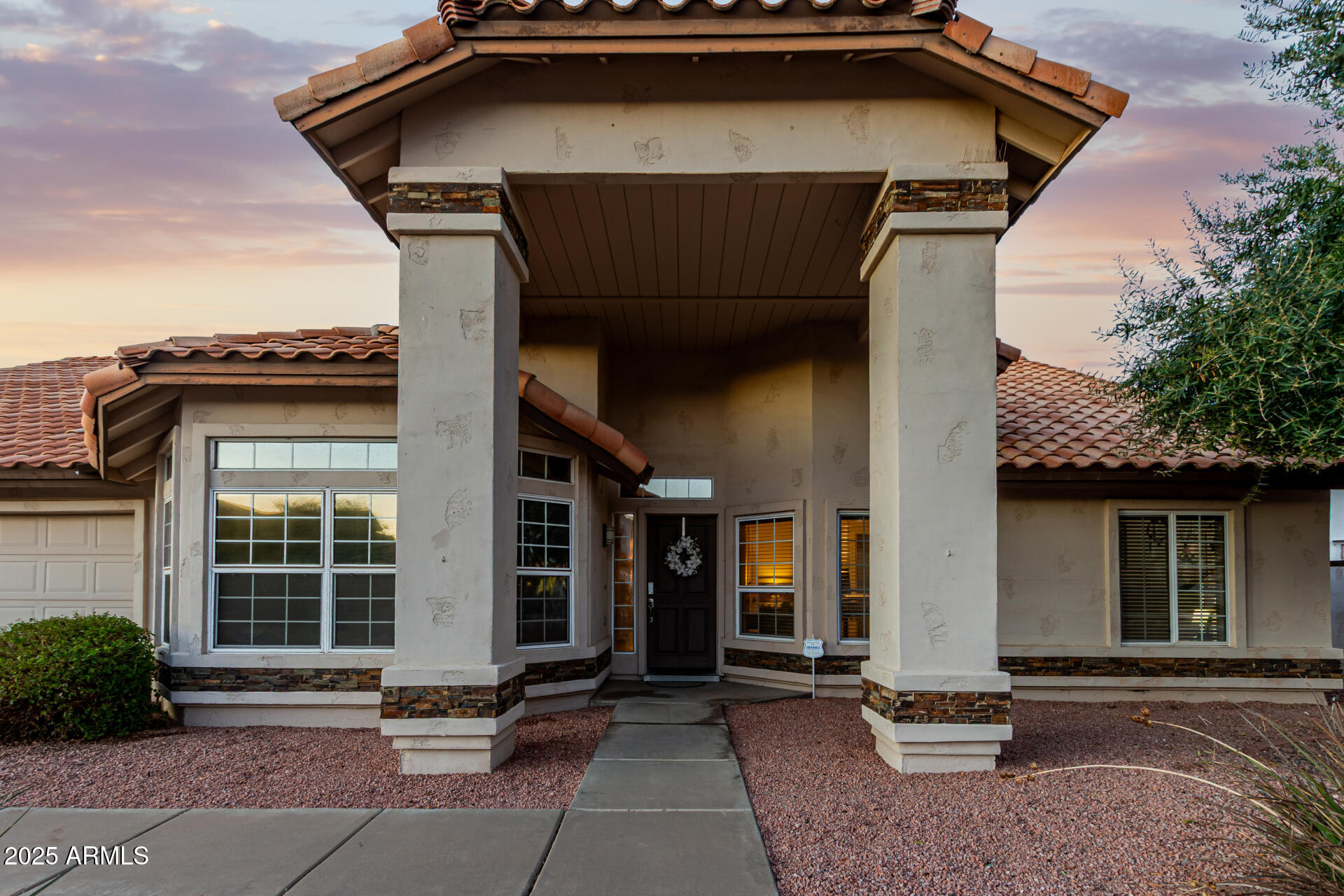 2854 E MALLORY Street