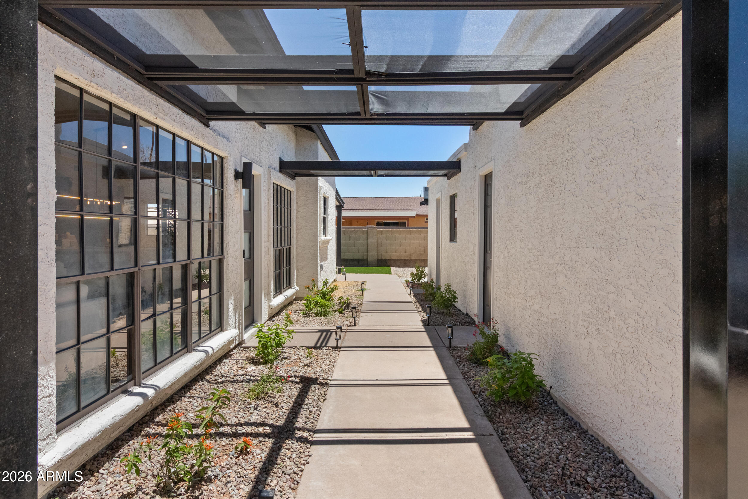 1506 W MISSION Drive