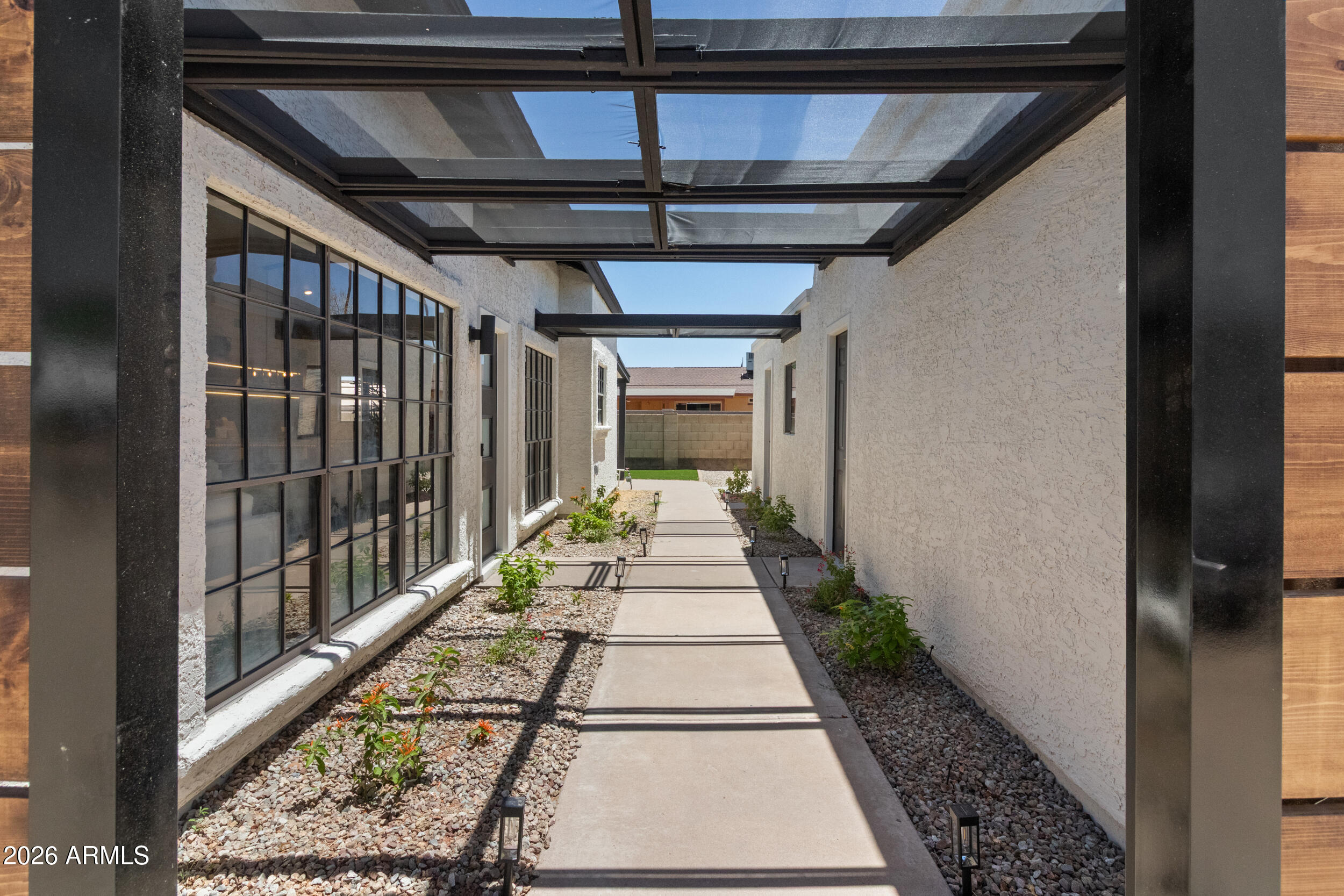 1506 W MISSION Drive
