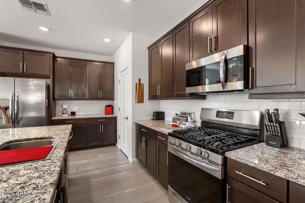Photo of 9221 W Willow Bend Lane, Phoenix, AZ 85037 (MLS # 7091475)
