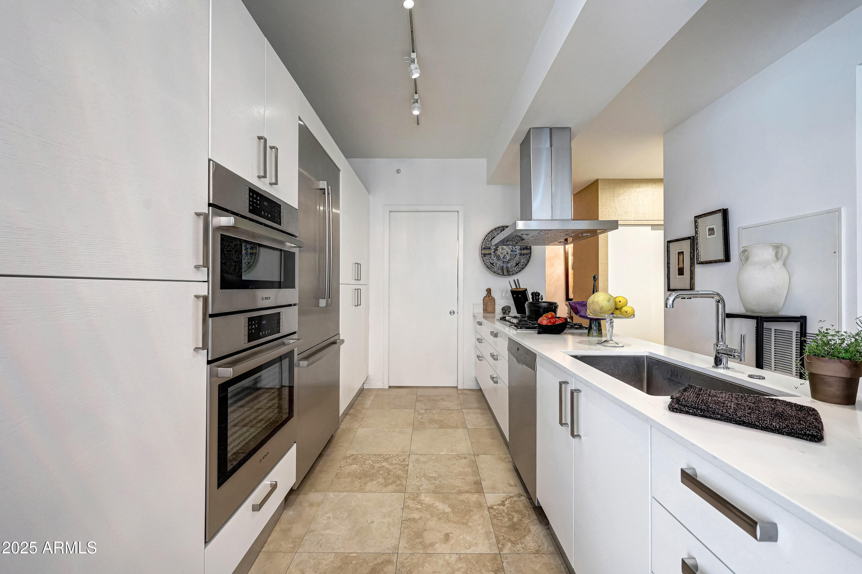 7120 E KIERLAND Boulevard 318