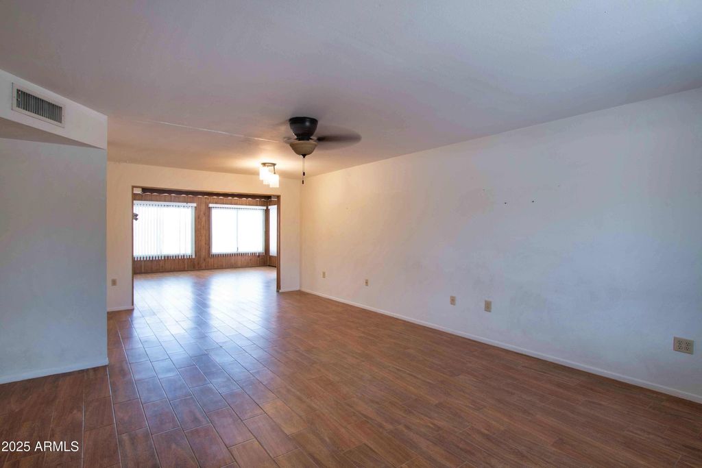listing image 0