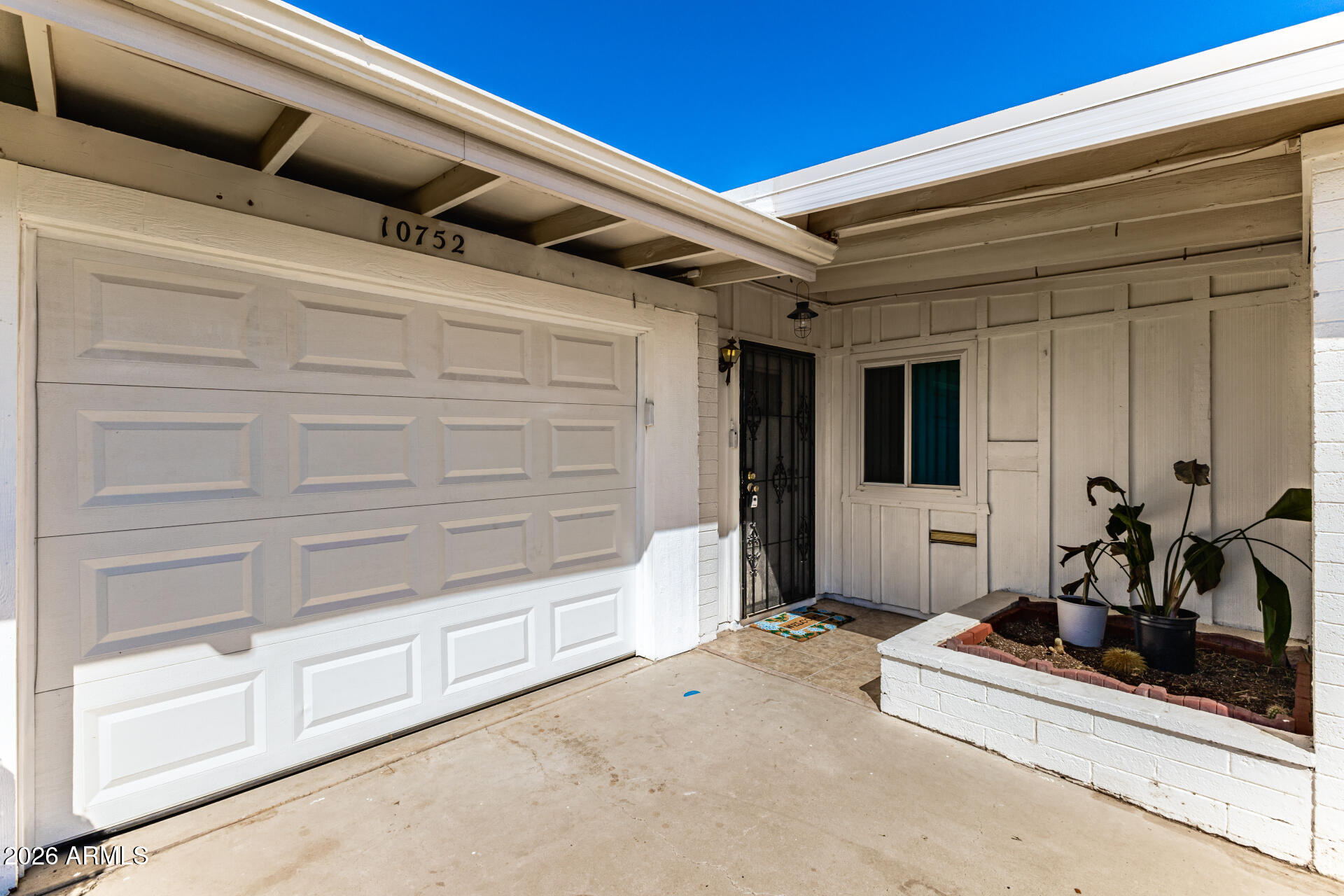 10752 W PEORIA Avenue
