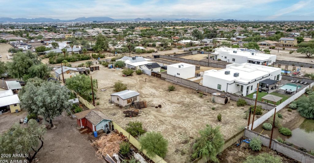 Photo of 2241 E Desert Lane, Phoenix, AZ 85042 (MLS # 7032227)