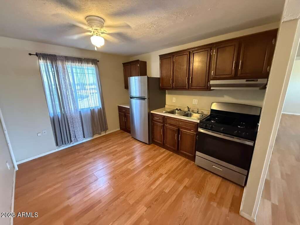 1955 E 8TH Street 7