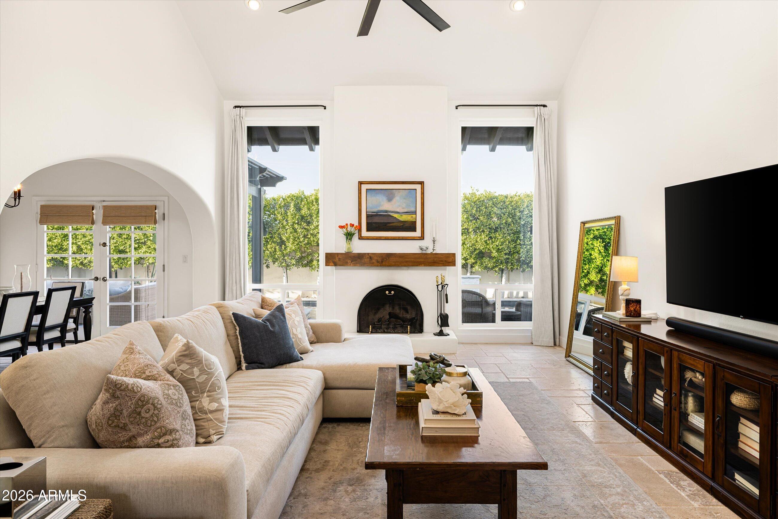 1538 E Montebello Avenue