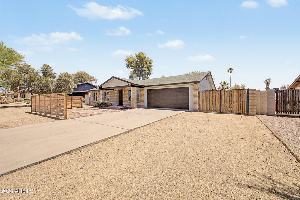 Photo of 823 E Monte Cristo Avenue, Phoenix, AZ 85022 (MLS # 7027572)