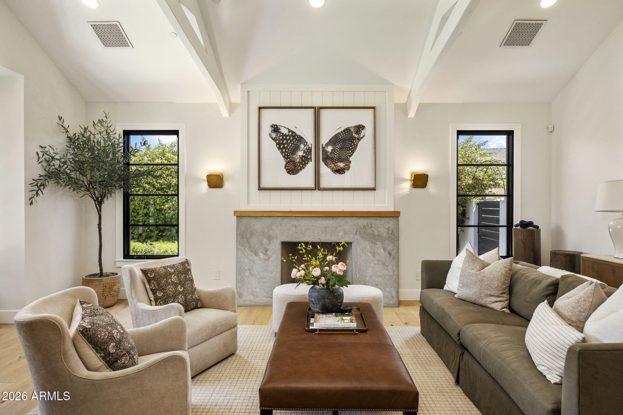 4455 E Calle Del Norte --