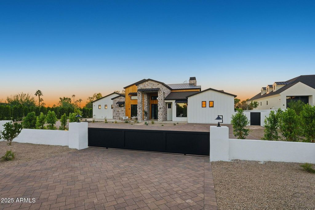 Photo of 12220 N 98th Street, Scottsdale, AZ 85260 (MLS # 6943309)