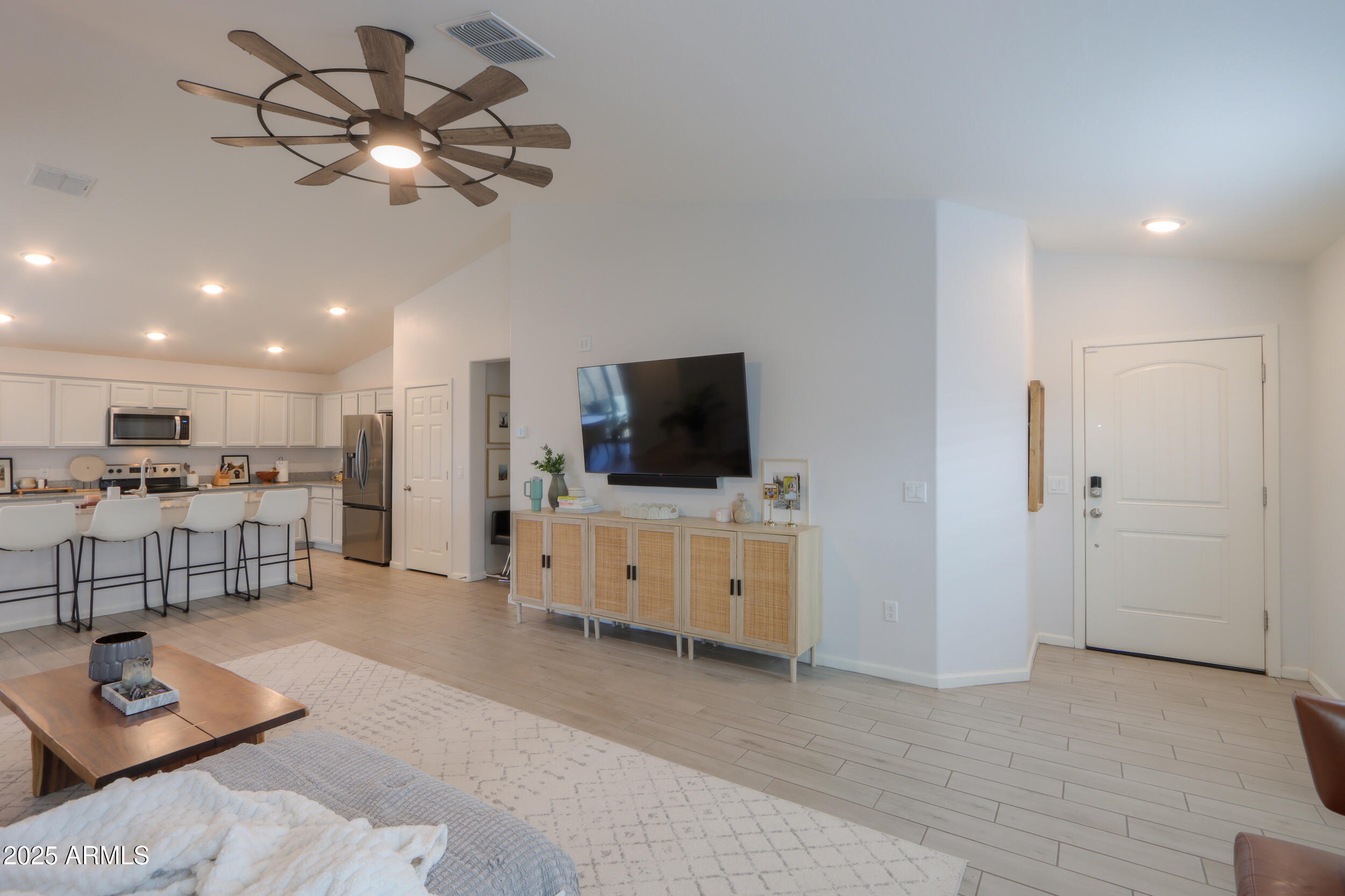 1739 E ELEGANTE Drive