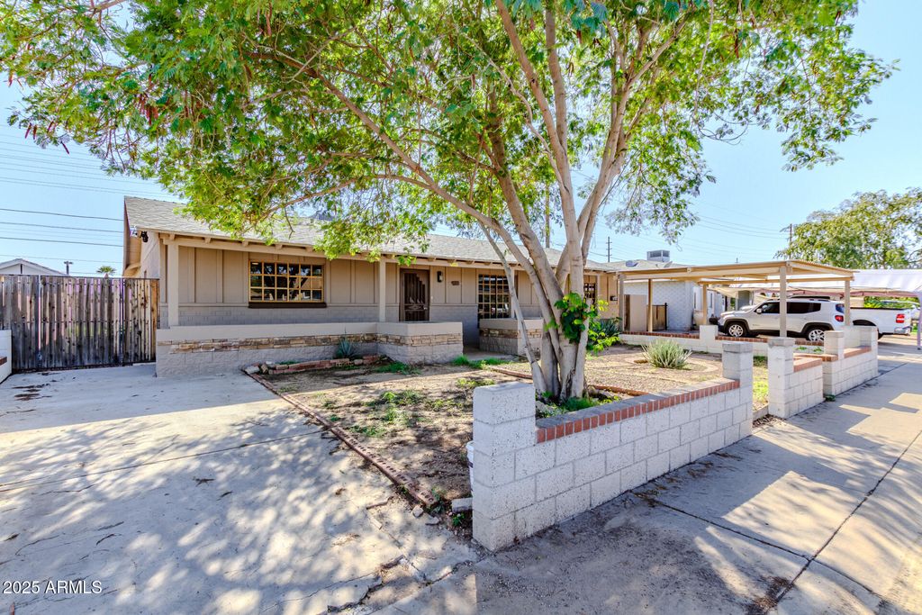 Photo of 4733 W Crittenden Lane, Phoenix, AZ 85031 (MLS # 6935292)
