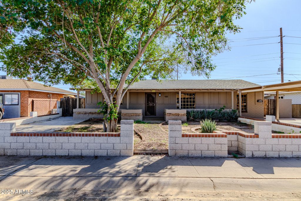Photo of 4733 W Crittenden Lane, Phoenix, AZ 85031 (MLS # 6935292)