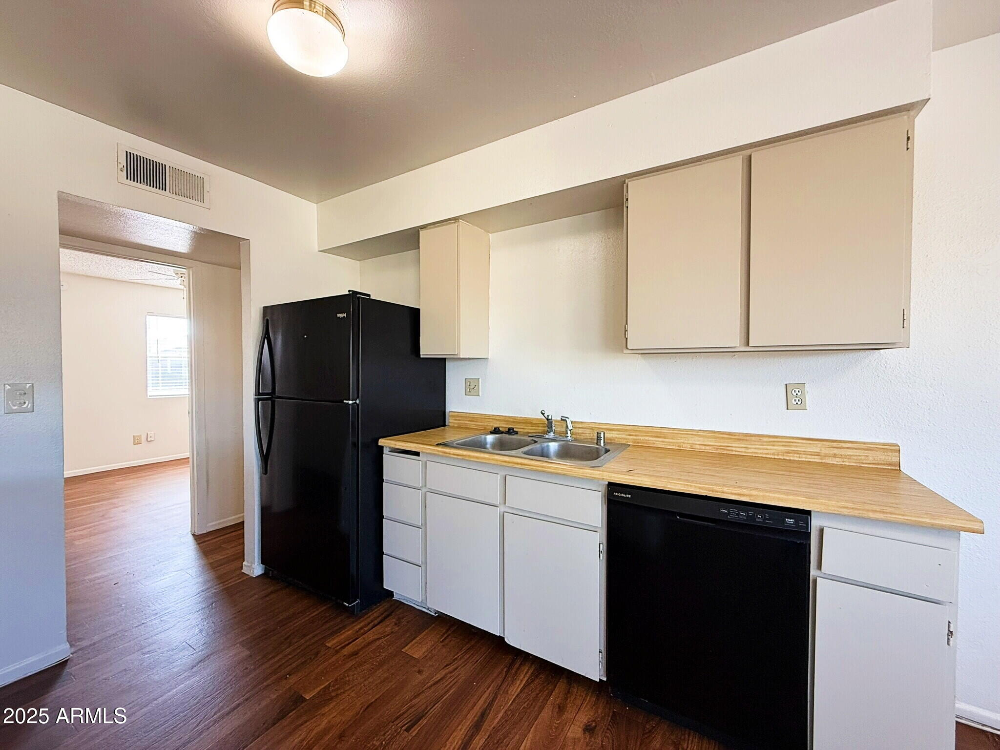 6218 W MARCONI Avenue