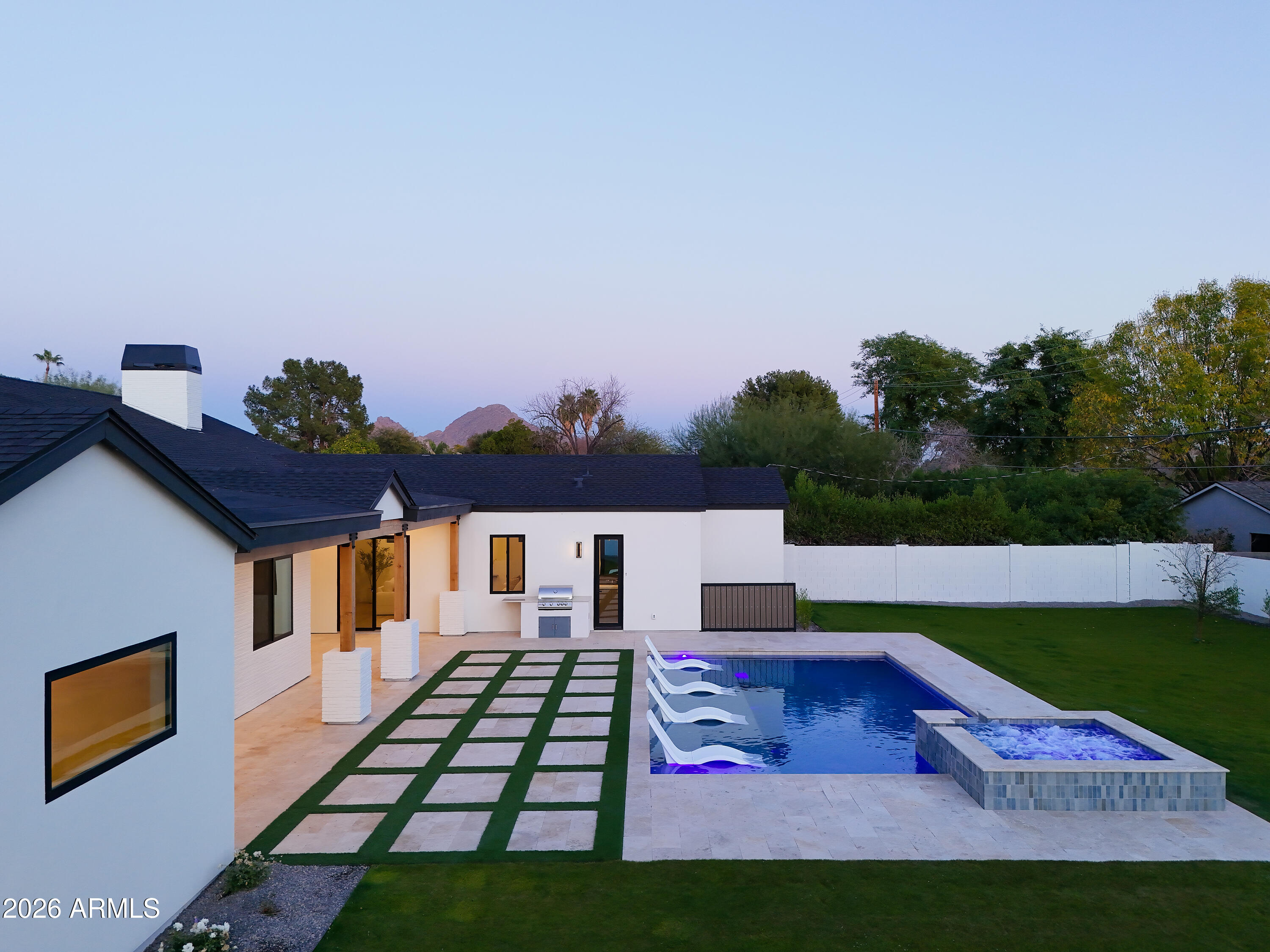 2901 E PIERSON Street