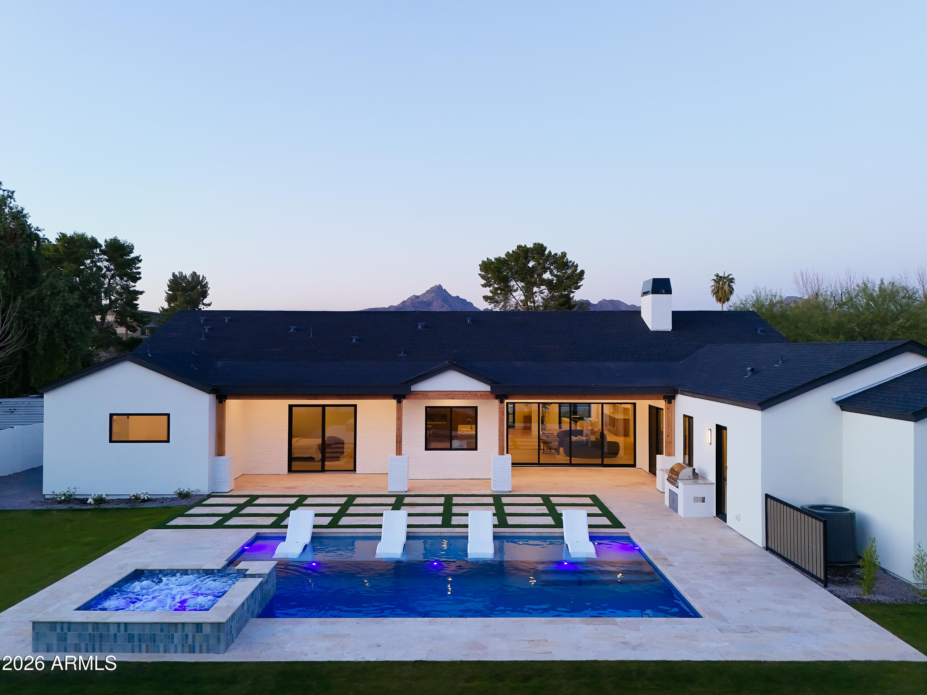 2901 E PIERSON Street